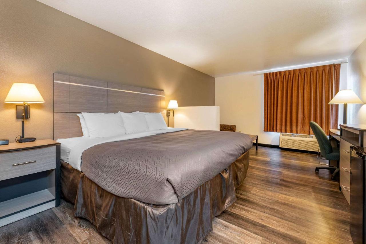 Econo Lodge Πουέμπλο Εξωτερικό φωτογραφία