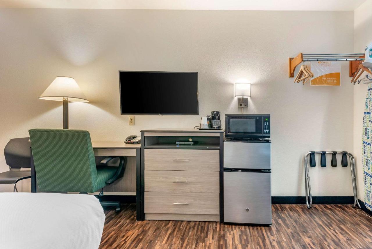 Econo Lodge Πουέμπλο Εξωτερικό φωτογραφία