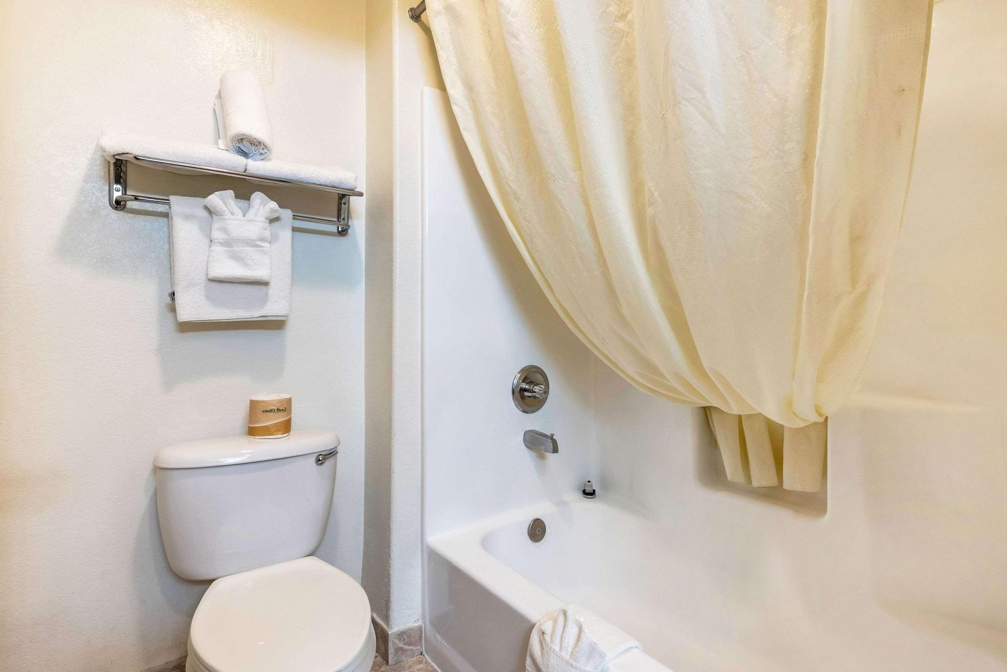 Econo Lodge Πουέμπλο Εξωτερικό φωτογραφία