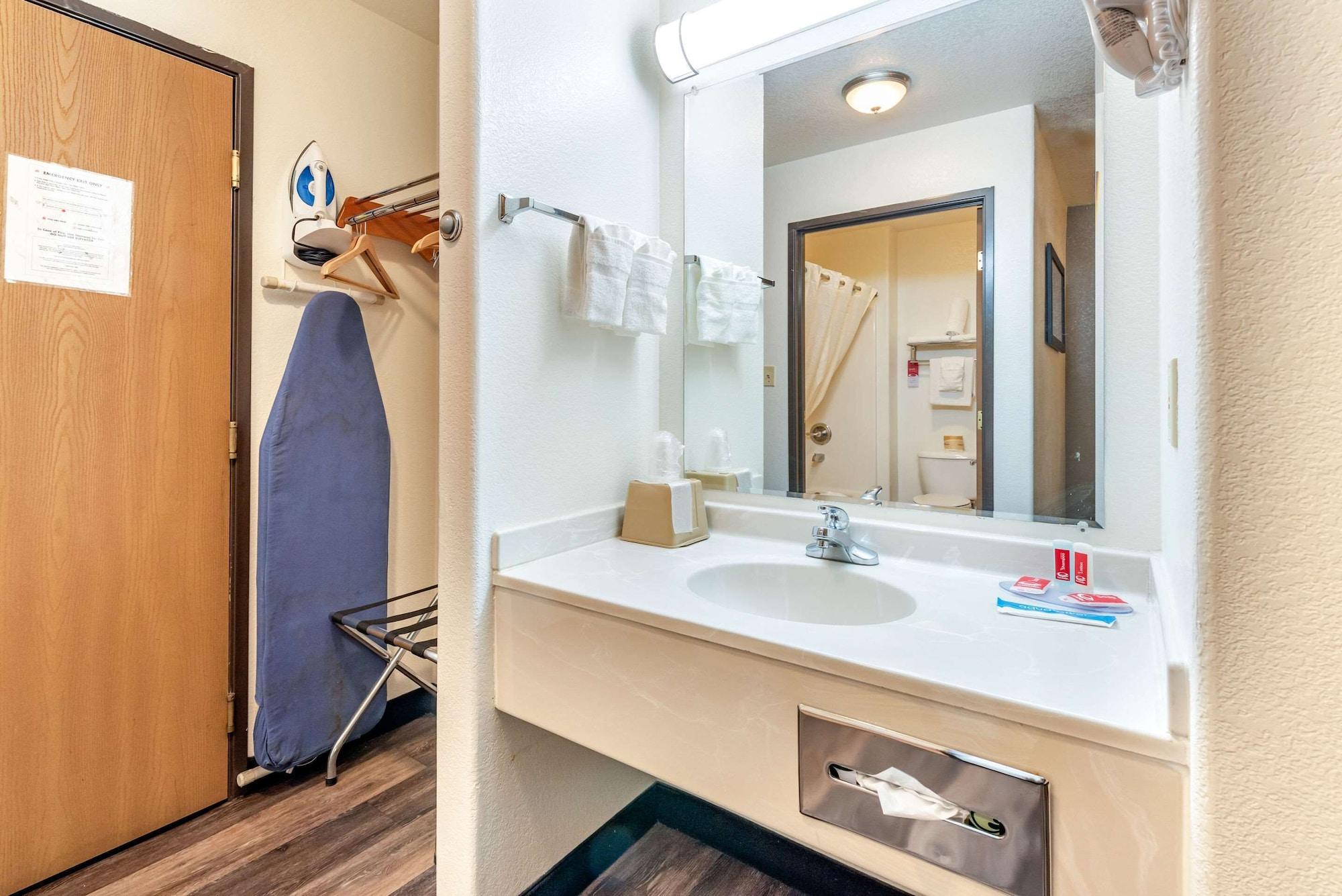 Econo Lodge Πουέμπλο Εξωτερικό φωτογραφία