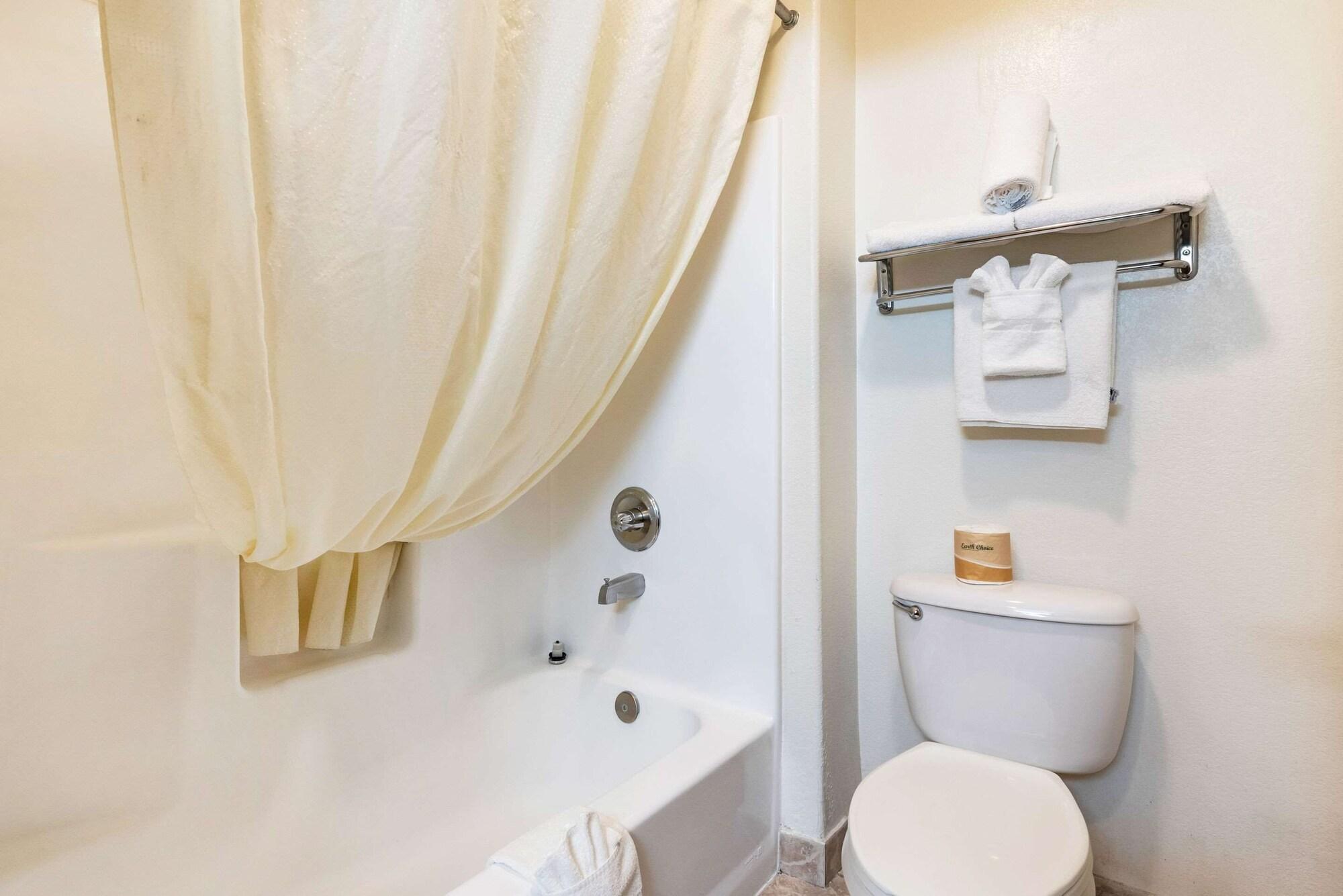 Econo Lodge Πουέμπλο Εξωτερικό φωτογραφία