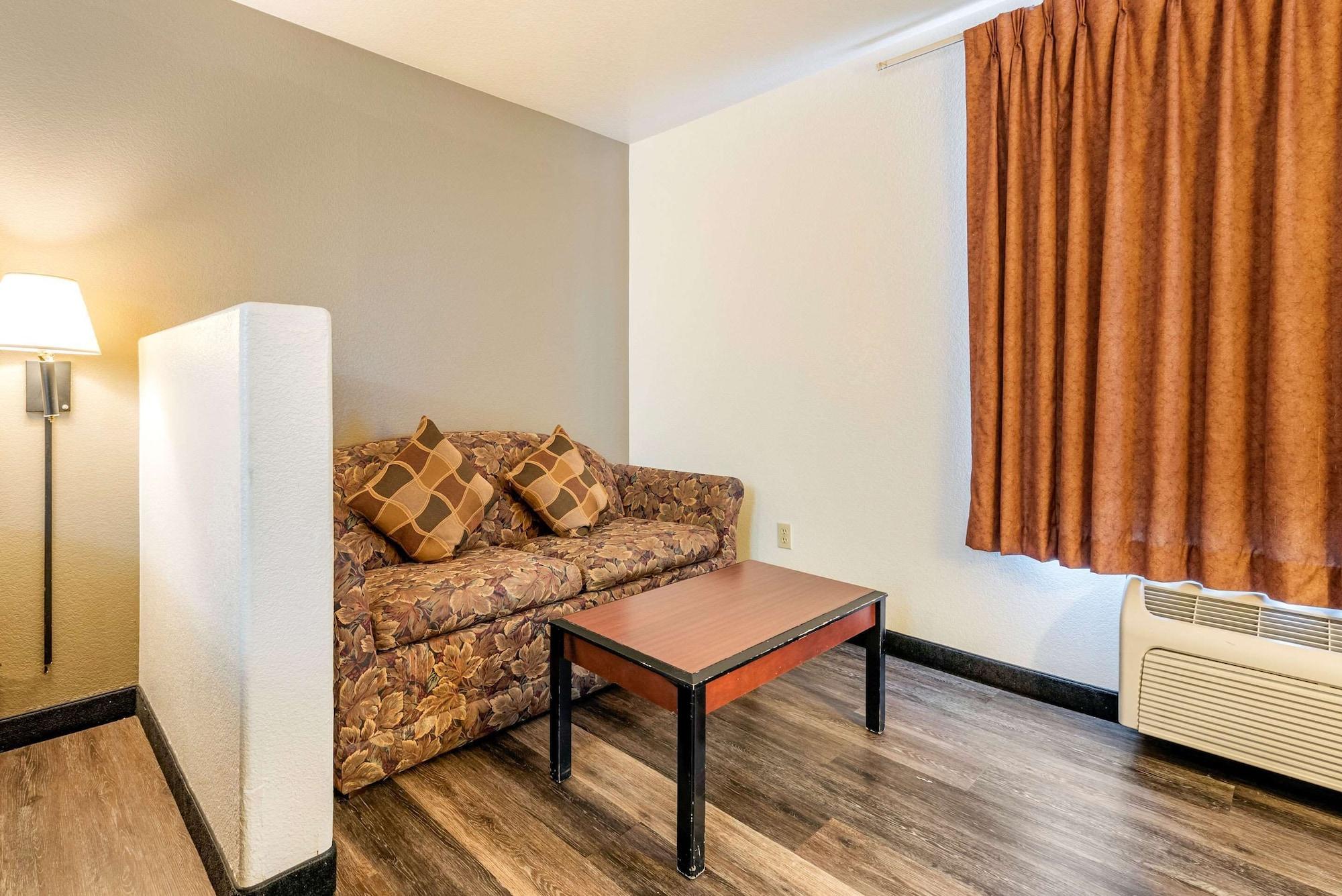 Econo Lodge Πουέμπλο Εξωτερικό φωτογραφία