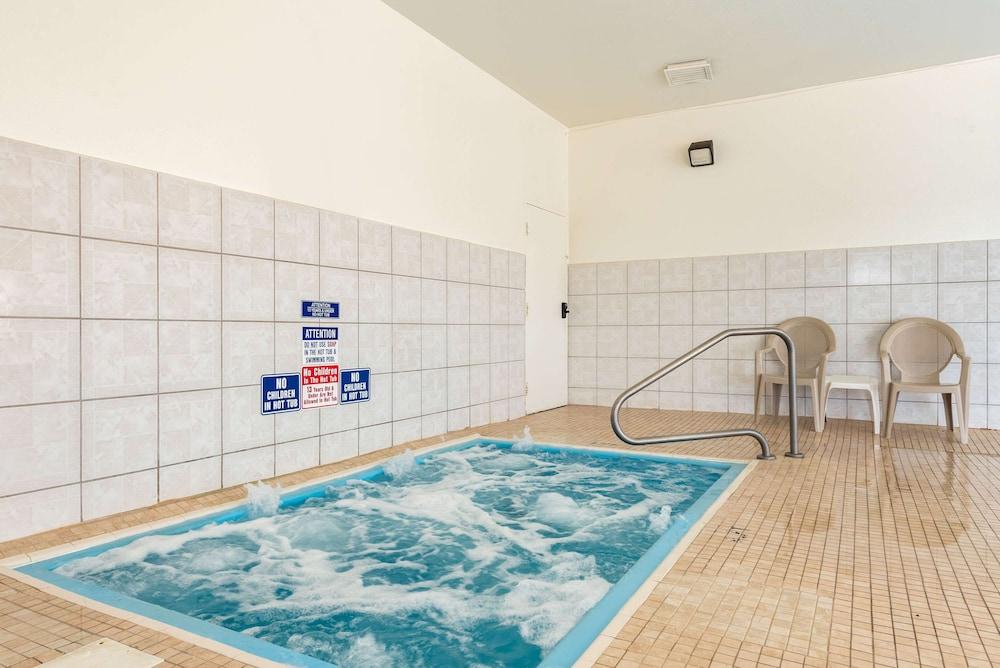Econo Lodge Πουέμπλο Εξωτερικό φωτογραφία