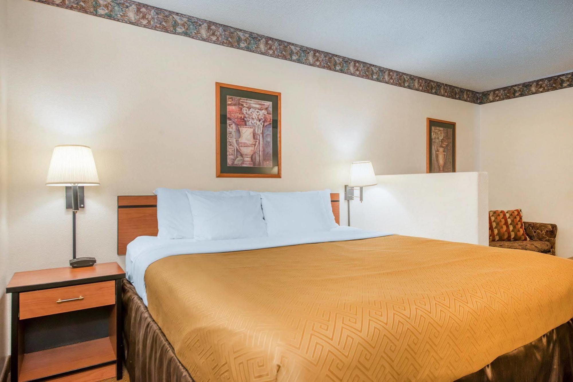 Econo Lodge Πουέμπλο Εξωτερικό φωτογραφία
