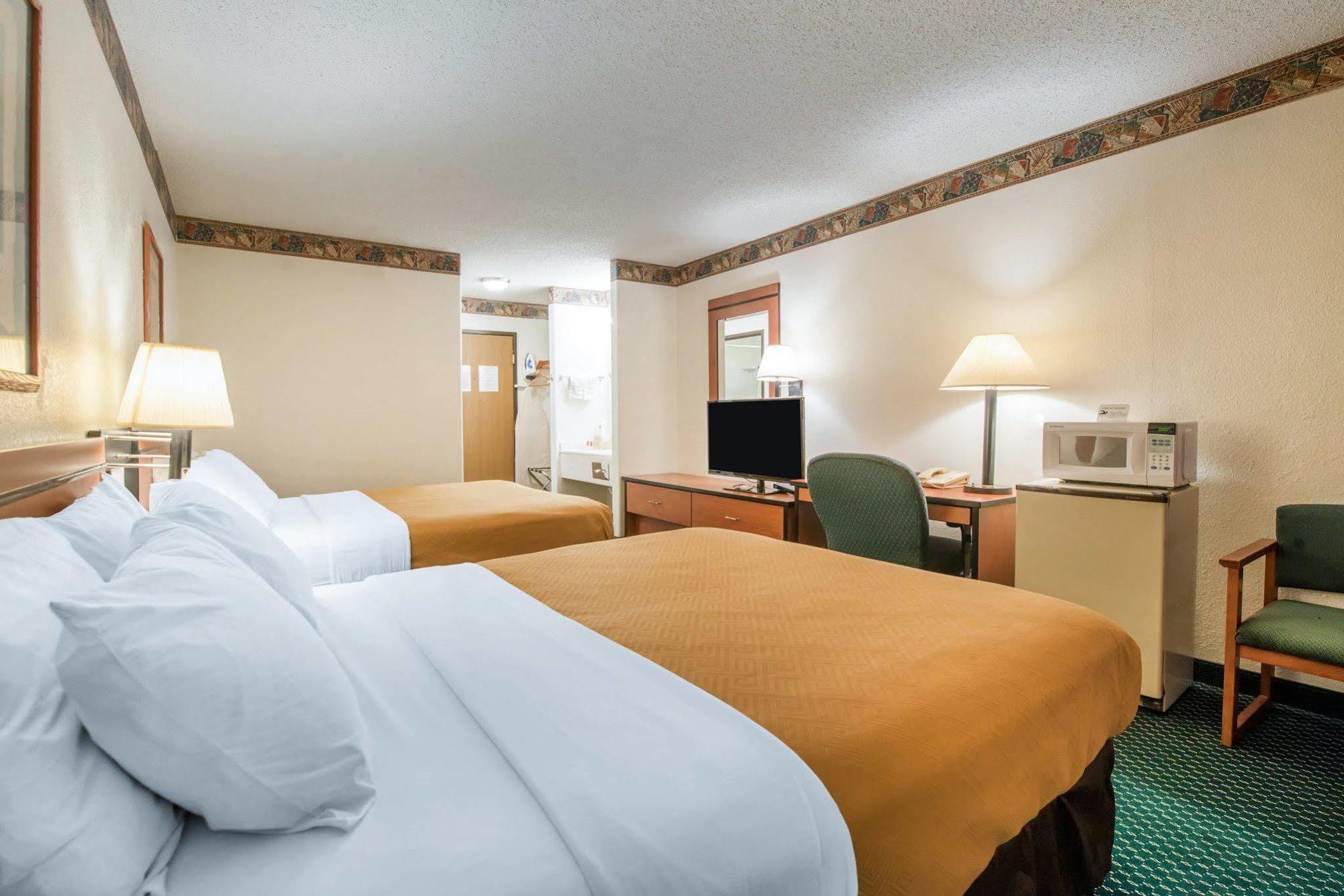 Econo Lodge Πουέμπλο Εξωτερικό φωτογραφία